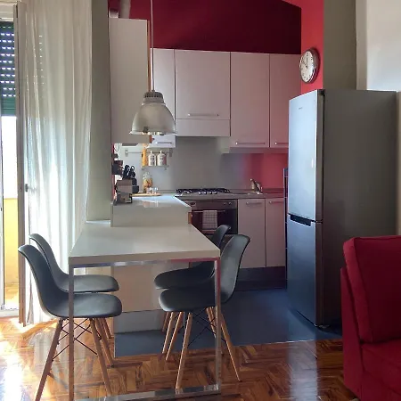 Cozy And Bright One-bedroom Near Metro3 Apartment